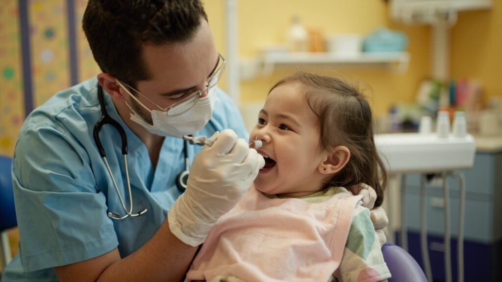 Santé bucco-dentaire pédiatrique : guide complet pour parents